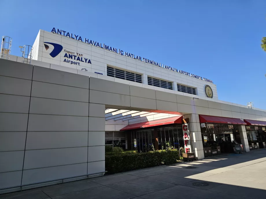 Partea internă a Terminalului 1