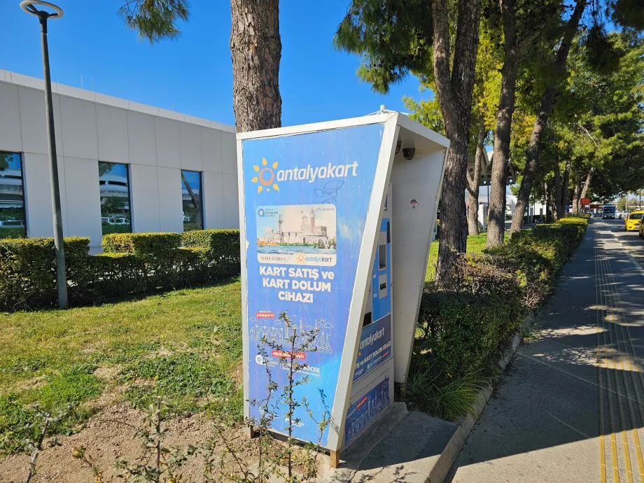 Distribuitor automat AntalyaKart chiar în afara terminalului 1