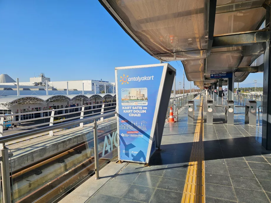 Automat de bilete la stația de tramvai