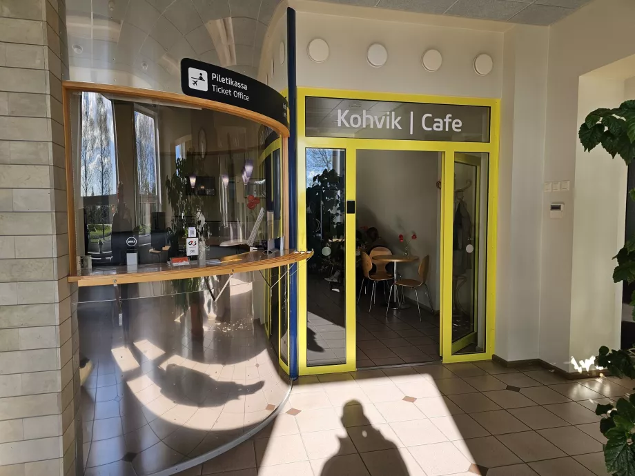 Cafenea în partea publică a terminalului