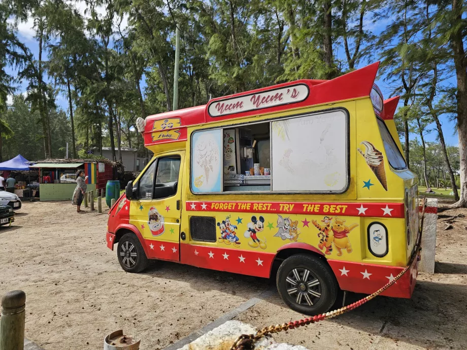 Stand de înghețată pe plaja La Cambuse