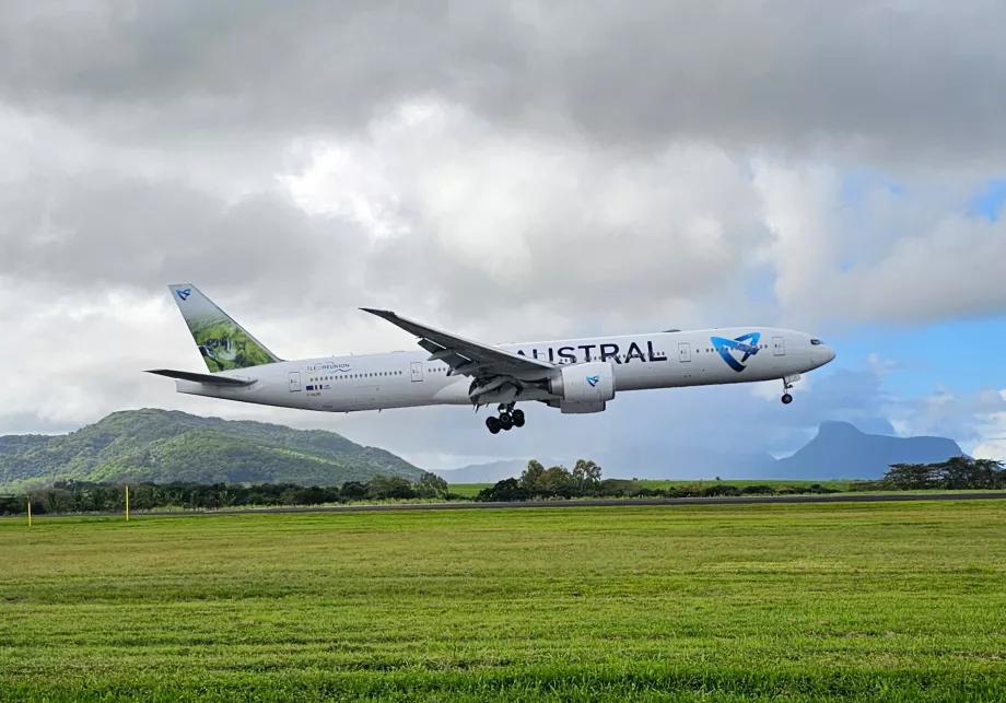 Boeing 777 Air Austral la aeroportul Mauritius