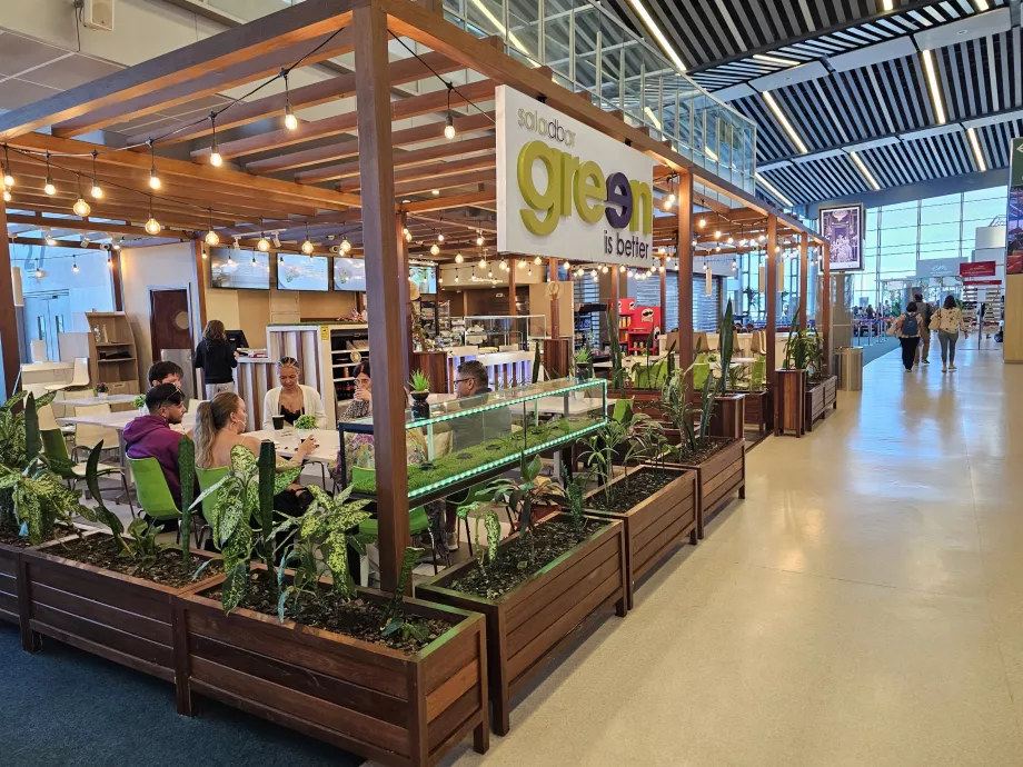 Saladbar în zona de tranzit