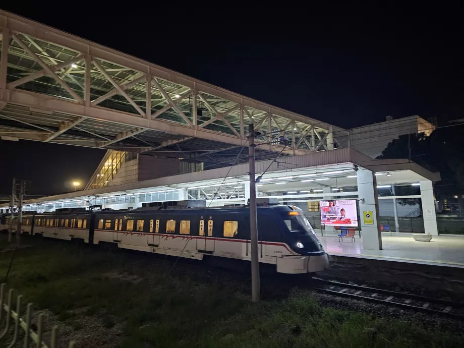 Stații de metrou la Aeroportul Izmir