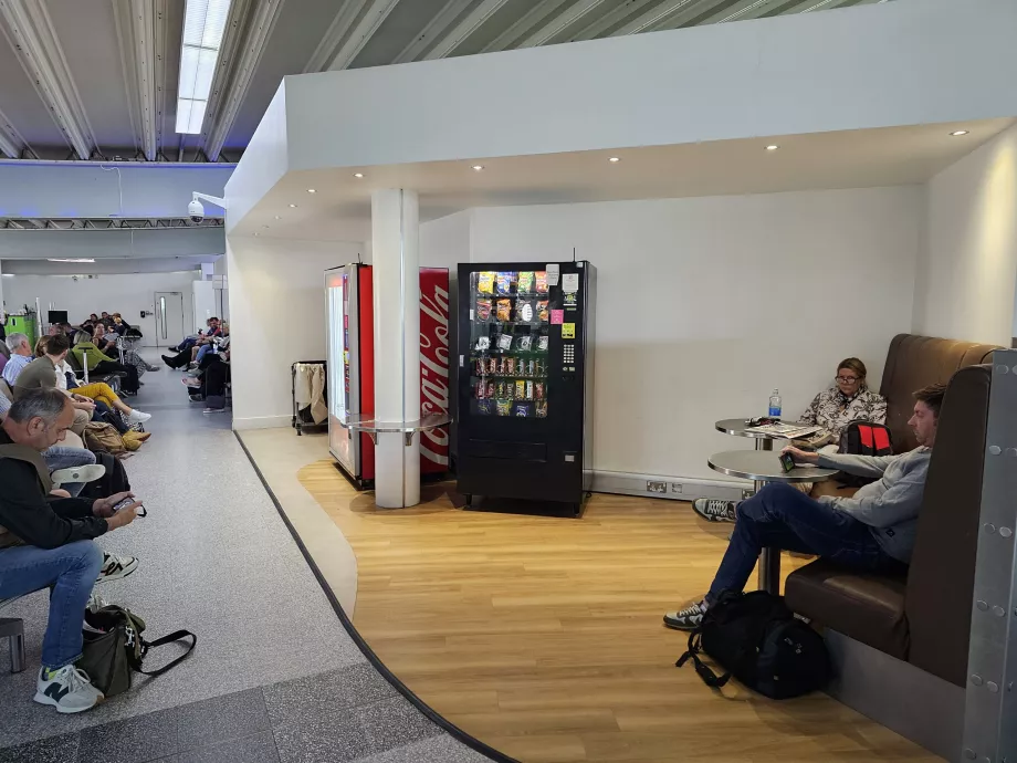 Distribuitoare automate, aeroport SOU