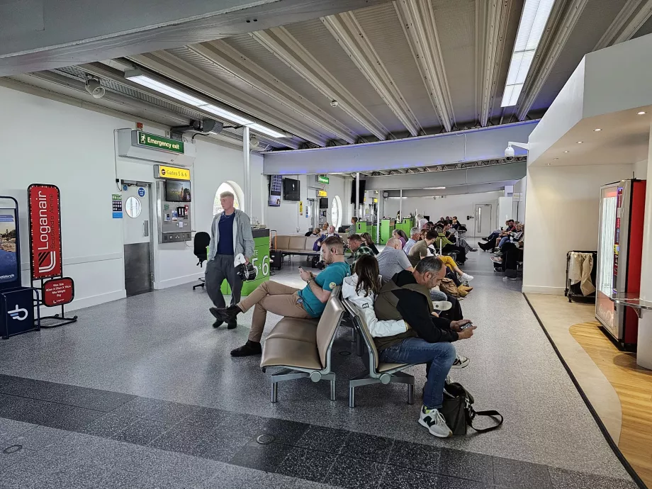 Zona de tranzit a aeroportului SOU