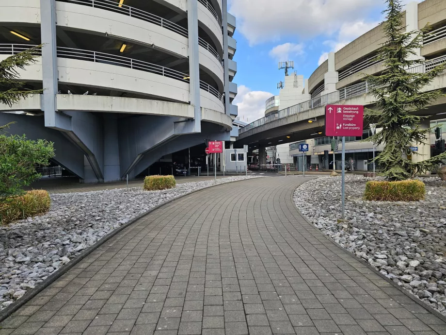 Drumul spre camera de bagaje