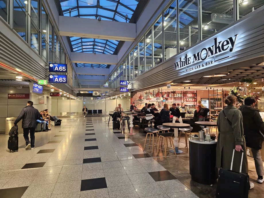 Restaurant în zona de tranzit