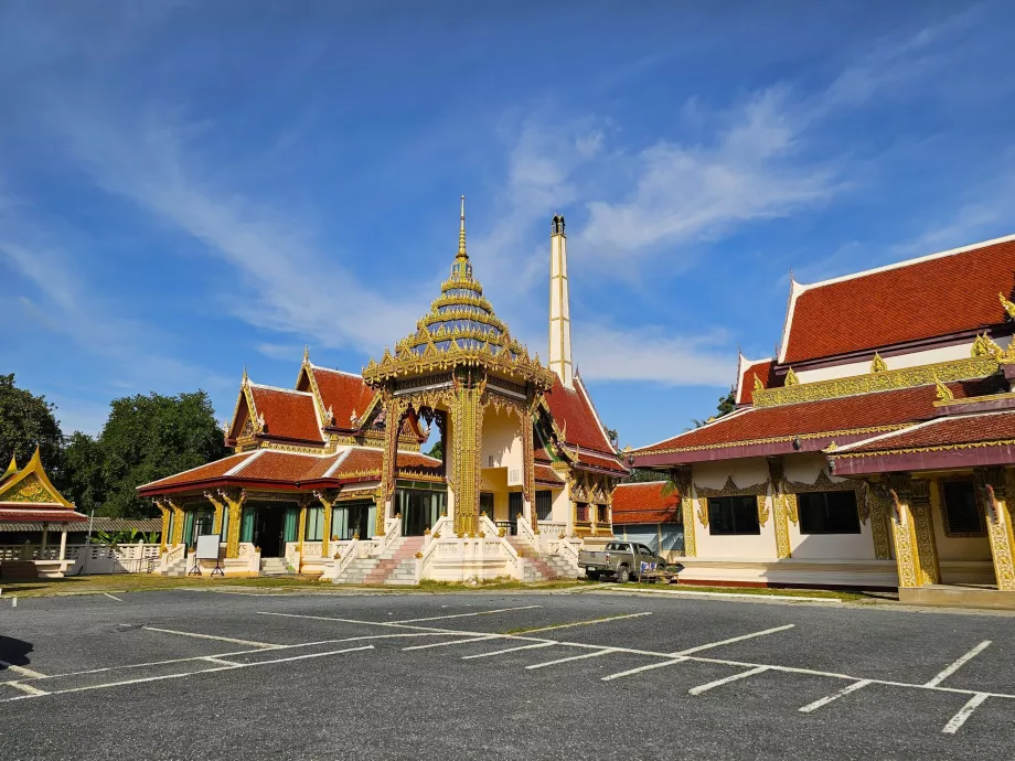 Wat Plai Laem, parcare