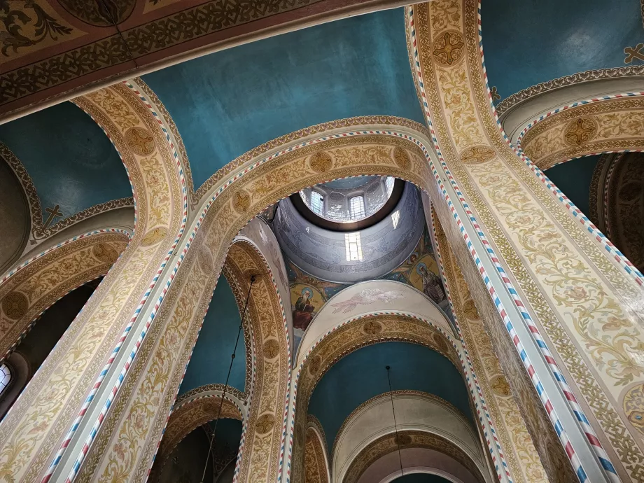 Interiorul Catedralei Alexander Nevsky