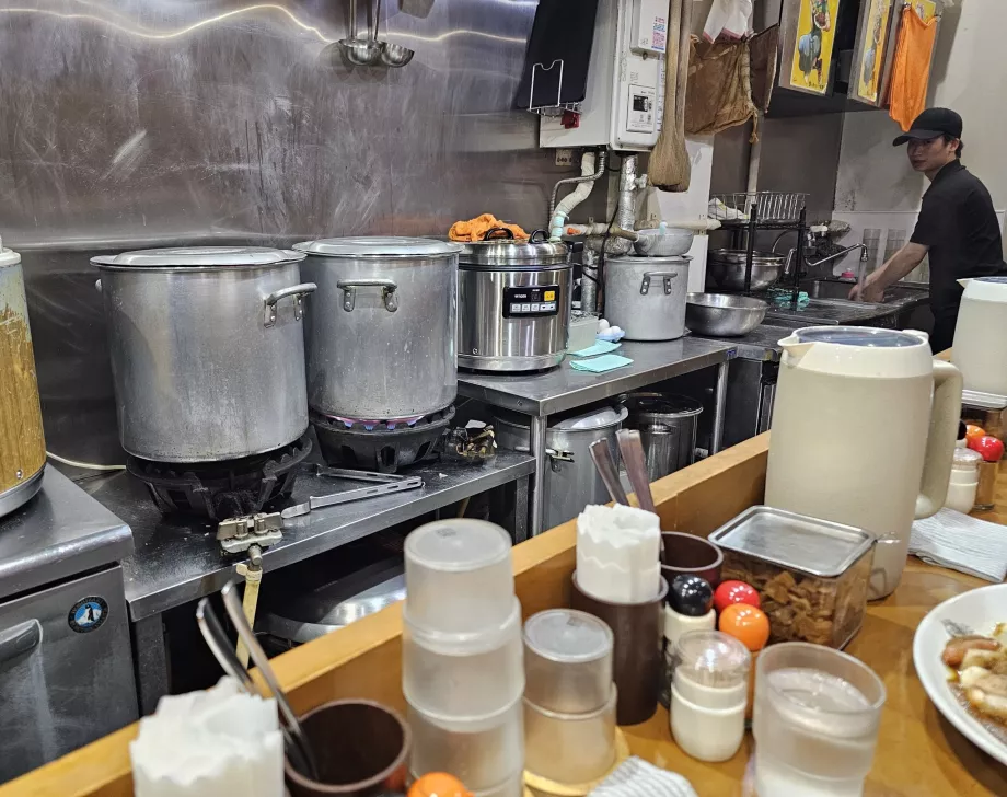 Hinoya Curry, bucătărie