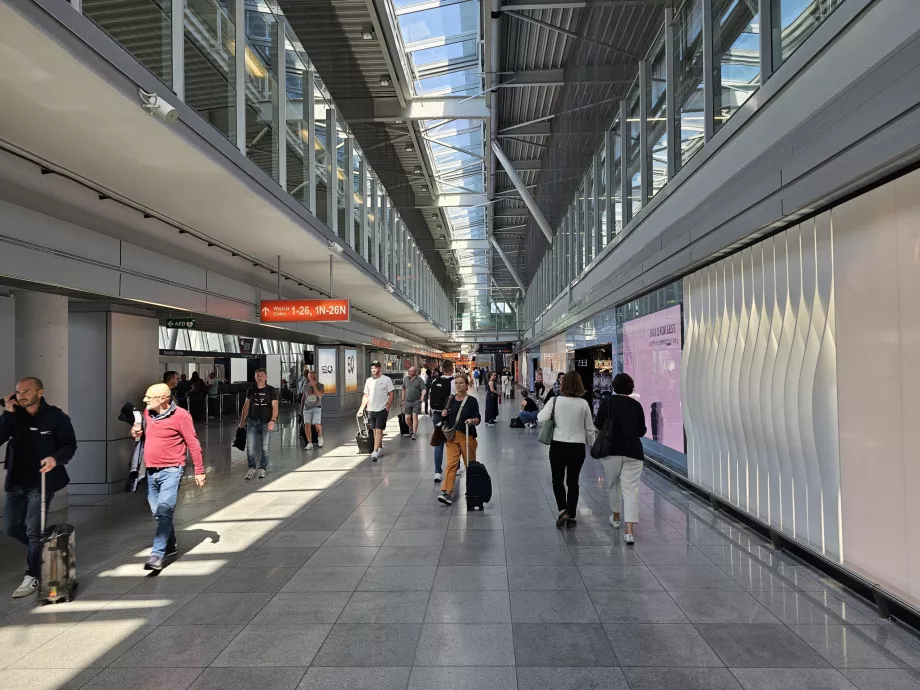Secțiunea de tranzit a aeroportului WAW