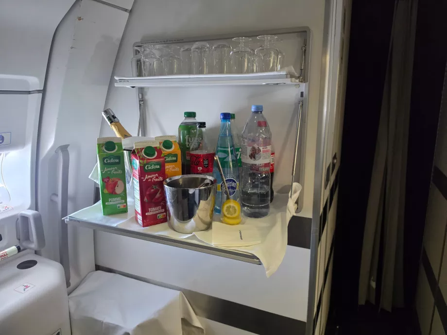 Băuturi disponibile în bucătăria de bord pe durata zborului