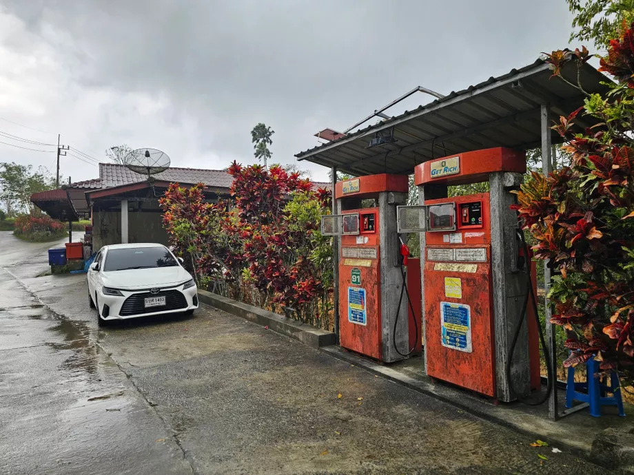 Pompă mică de benzină