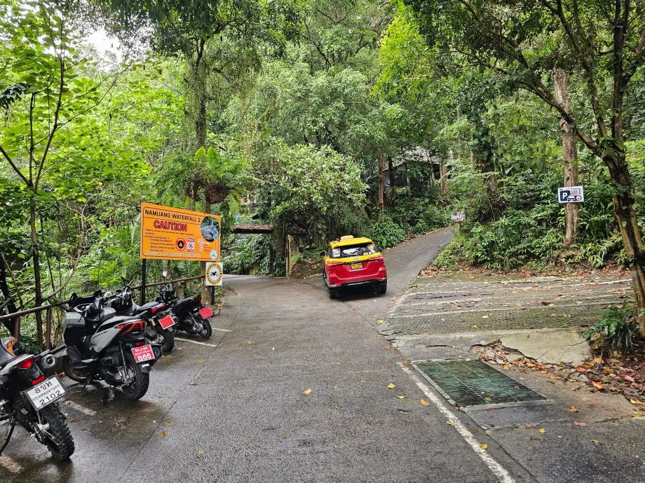 Parcare pentru mașini și scutere