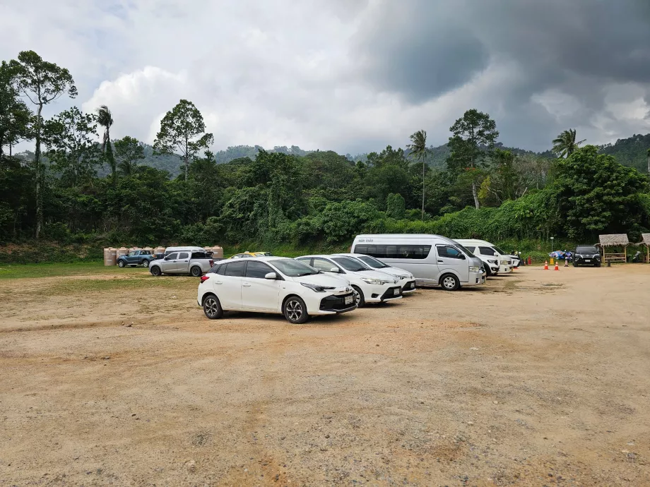 Parcare sub pietrele de suprapunere