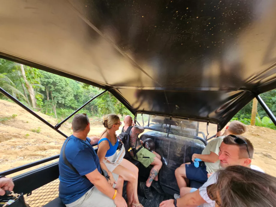 Jeep-uri de transport la Overlap Stone 2