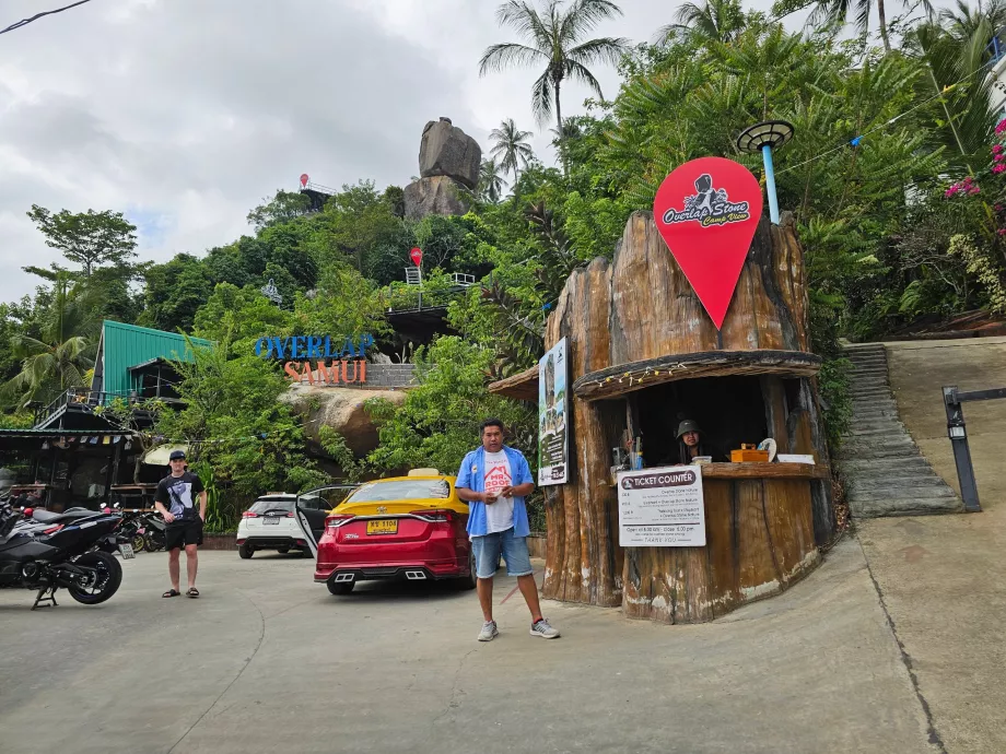 Casa de bilete și parcare la Overlap Stone 1