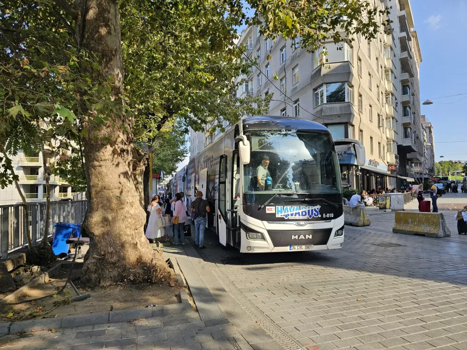Havabus în direcția Aeroportul Sabiha Gokcen către Piața Taksim