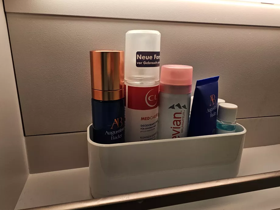 Toaletă pentru pasagerii clasei întâi