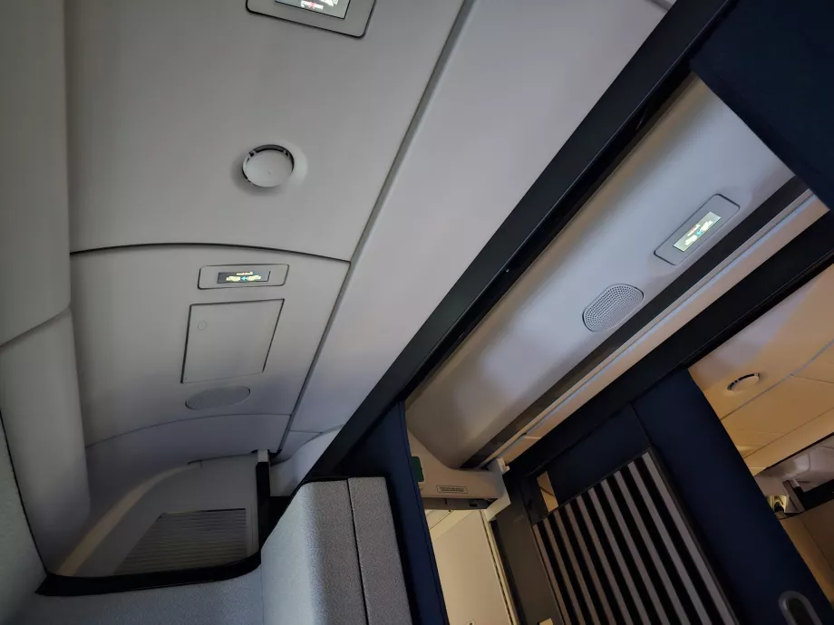 Absența coșurilor de gunoi suspendate