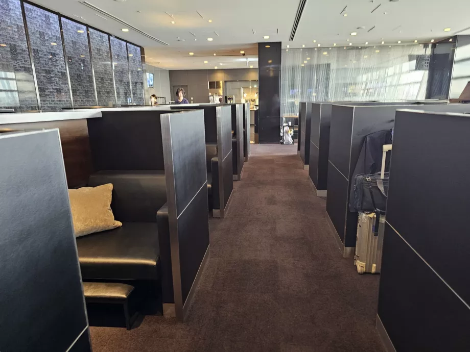 Scaune care imită clasa întâi ANA