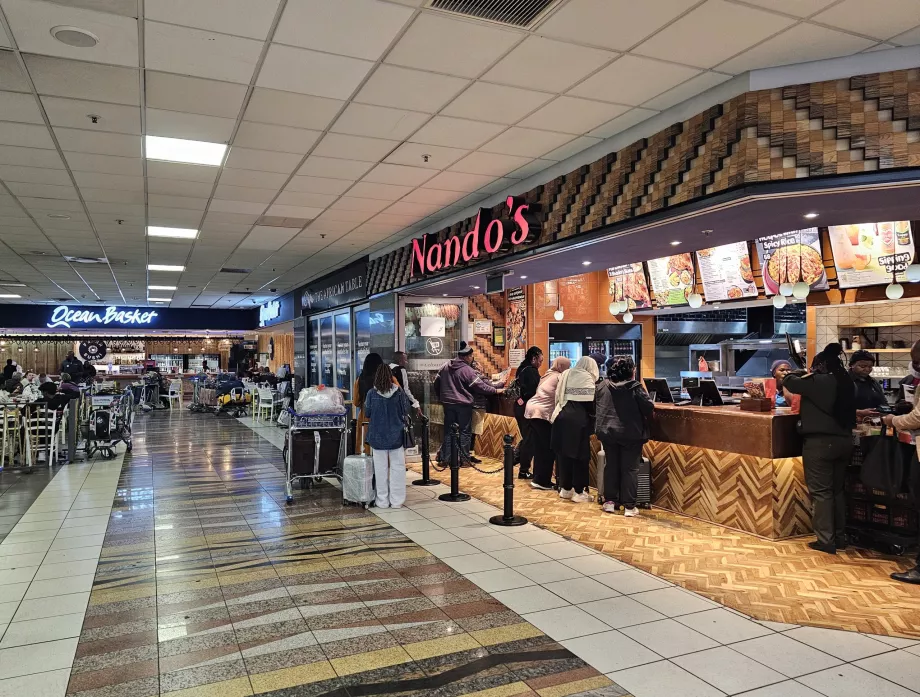Food Court în zona publică