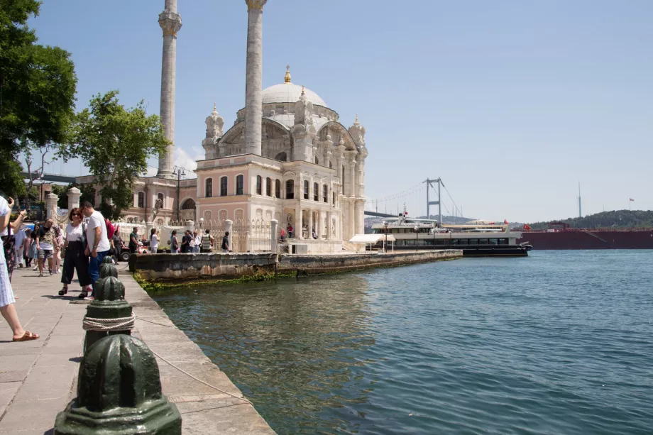 Moscheea Ortakoy, Istanbul, Turcia