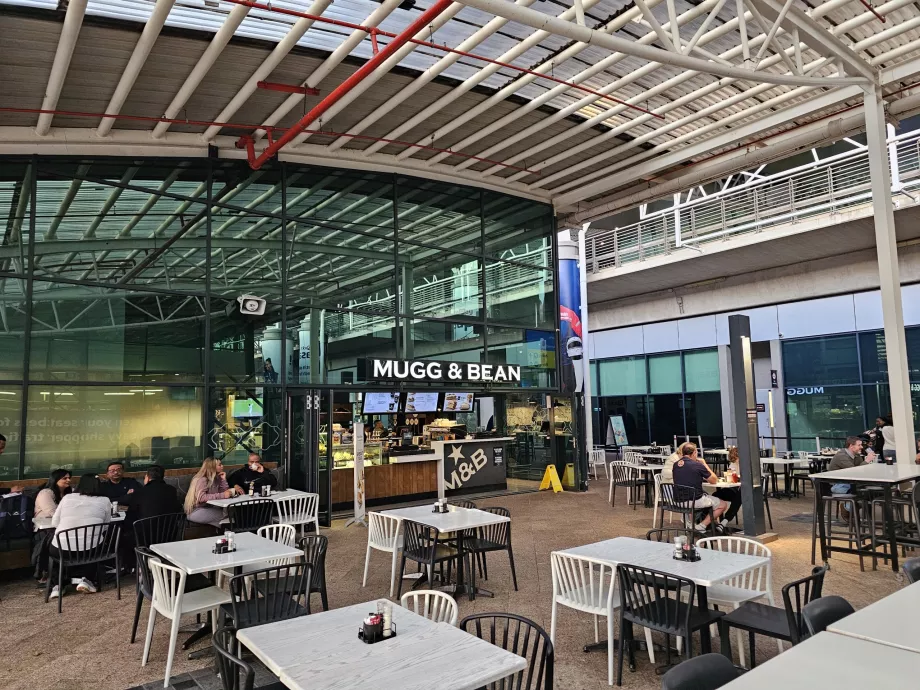 Cafenea în zona publică