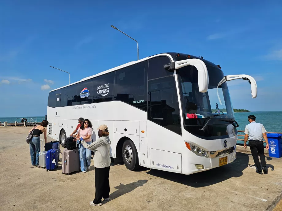 Autobuz de la Aeroportul Surat Thani la Portul Donsak