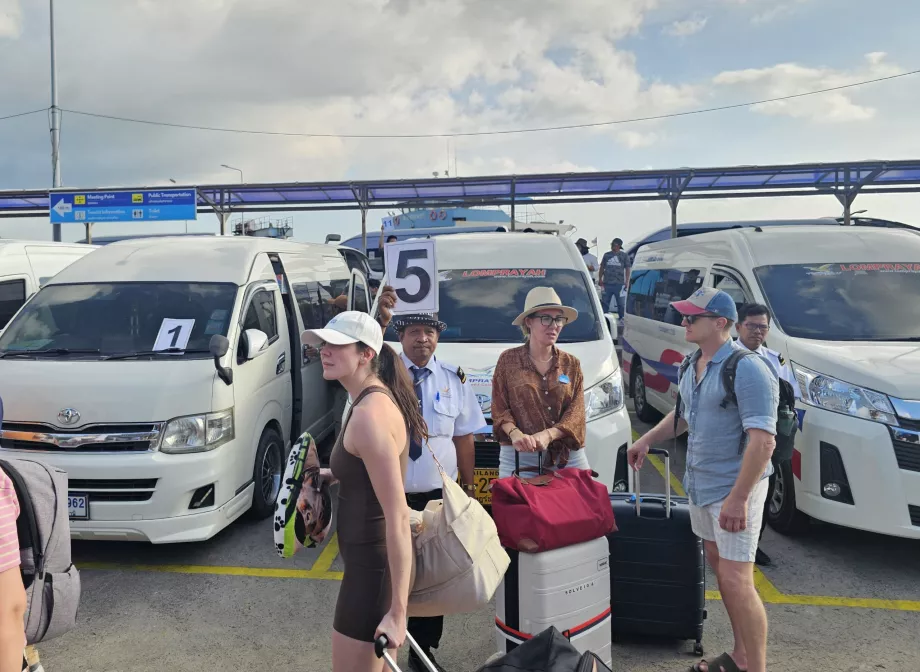 Minivan-uri la cheiul Nathon