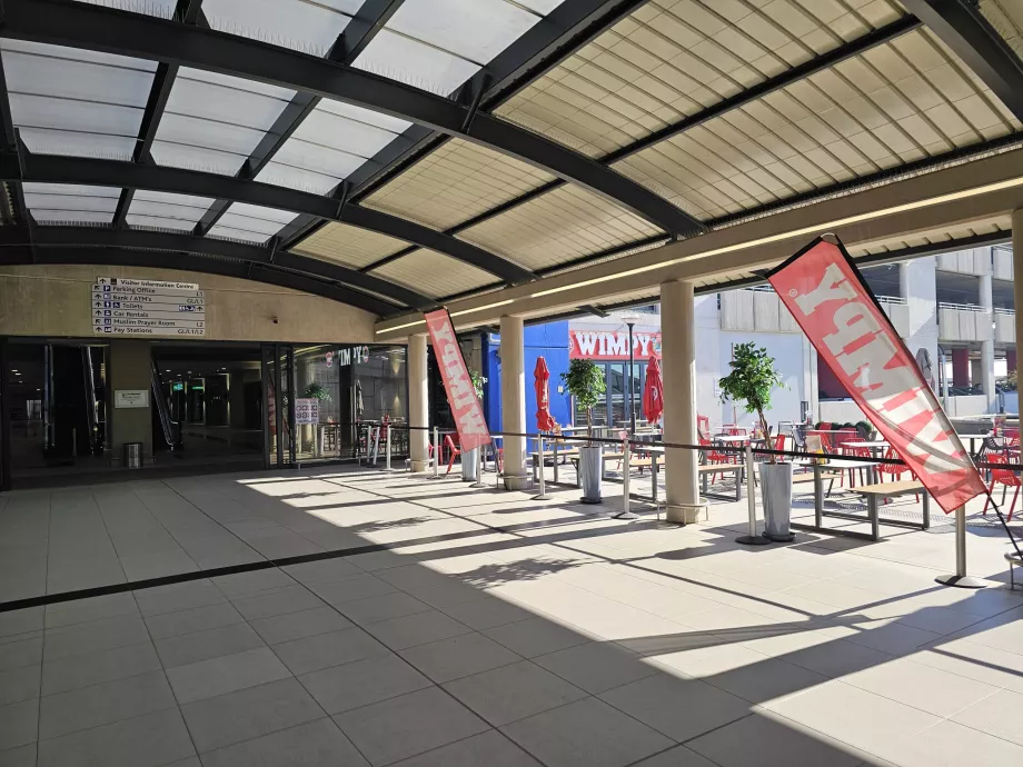 Wimpy în clădirea din fața terminalului