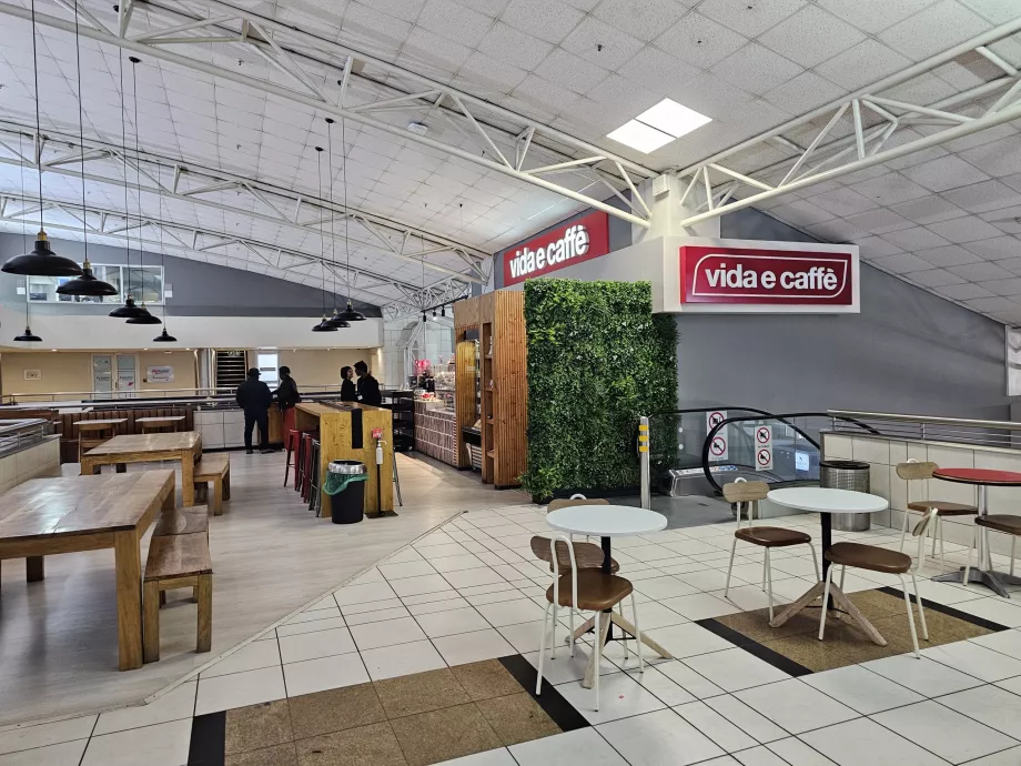 Cafenea în zona publică