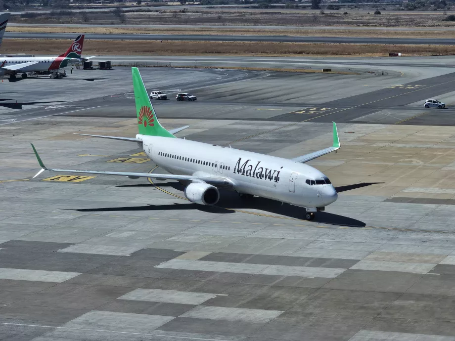 Malawi Airlines, Boeing 737 pe aeroportul din Johannesburg