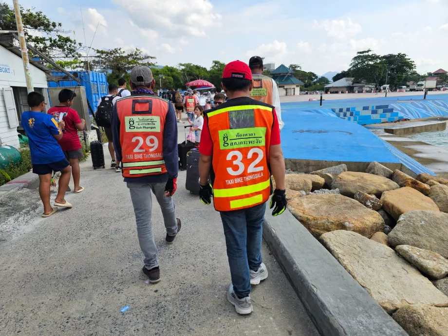 Taxi Bike, șoferii așteaptă la doc
