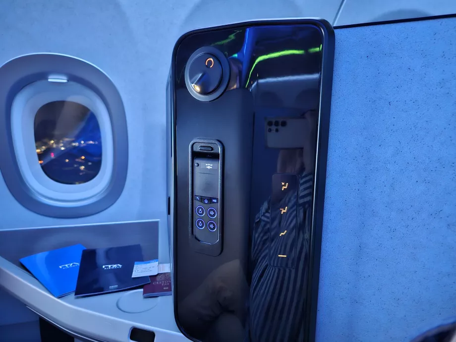 Panou scaun - control scaun, lampă și control IFE