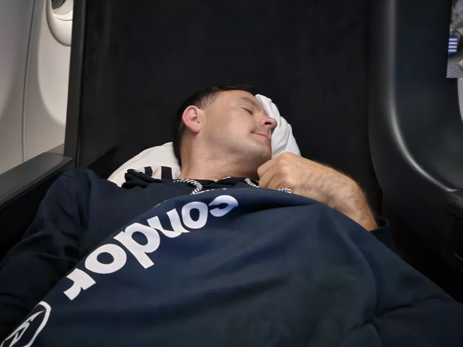 Dorm în scaunul principal