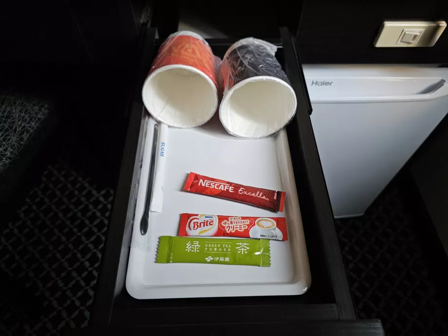 Cafea instant și ceai verde