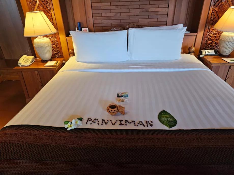 Patul din camera noastră