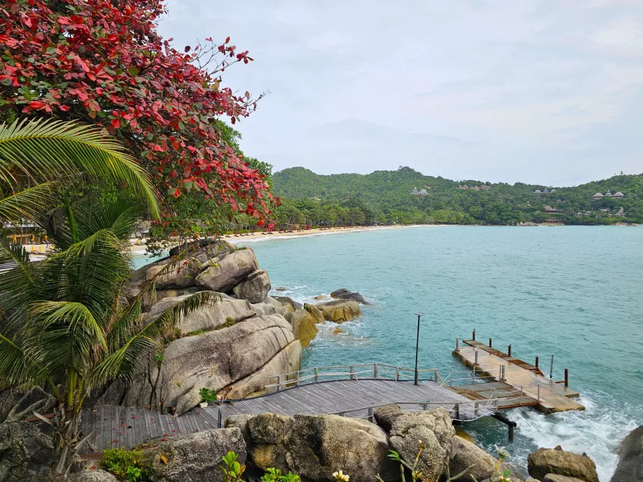 Coasta din jurul hotelului