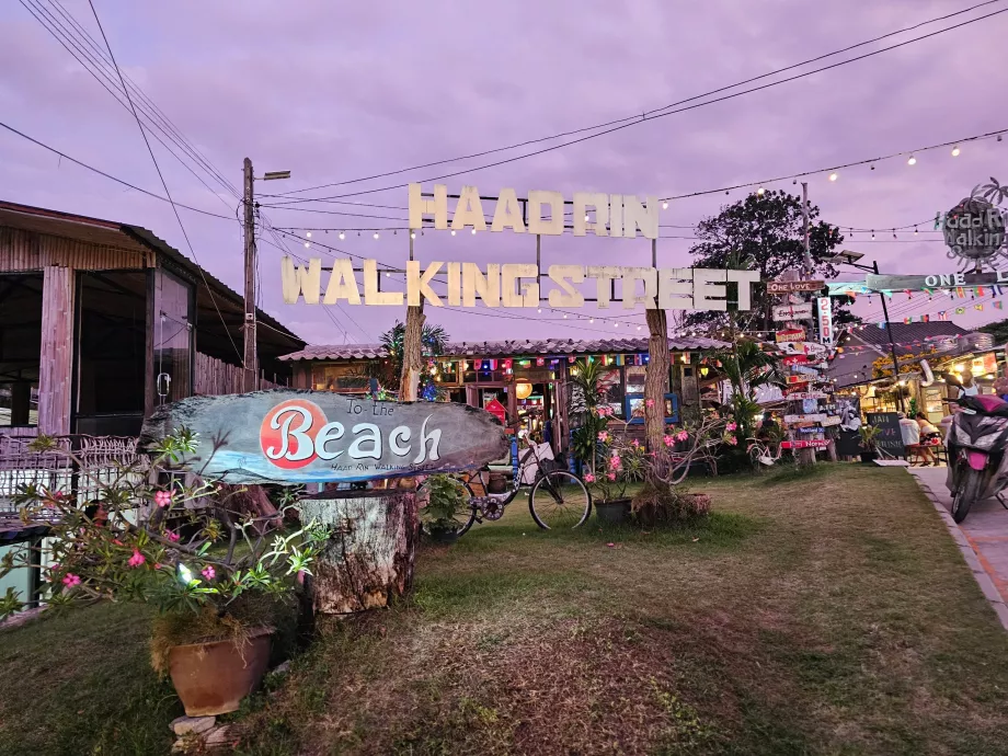 Strada de mers pe jos Haad Rin