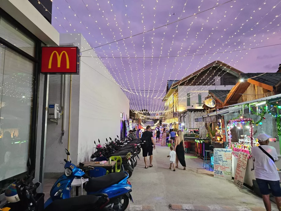 Strada de mers pe jos Haad Rin