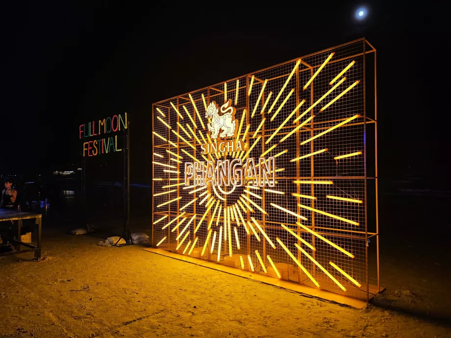 Petrecere cu lună plină