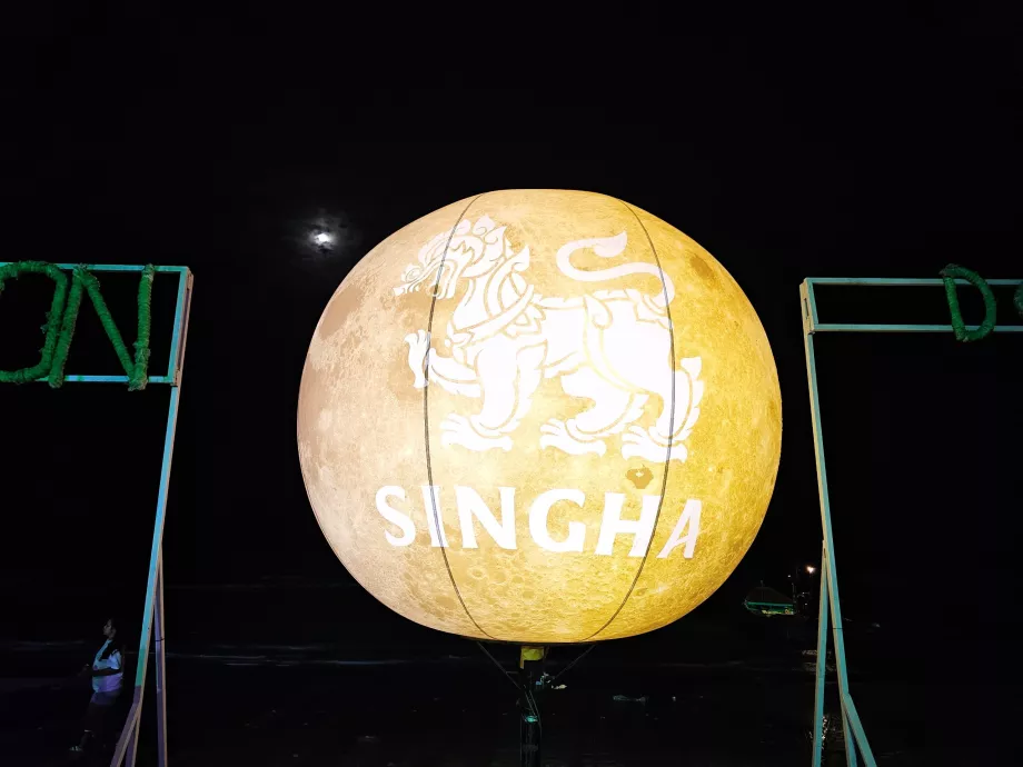 Petrecere cu lună plină