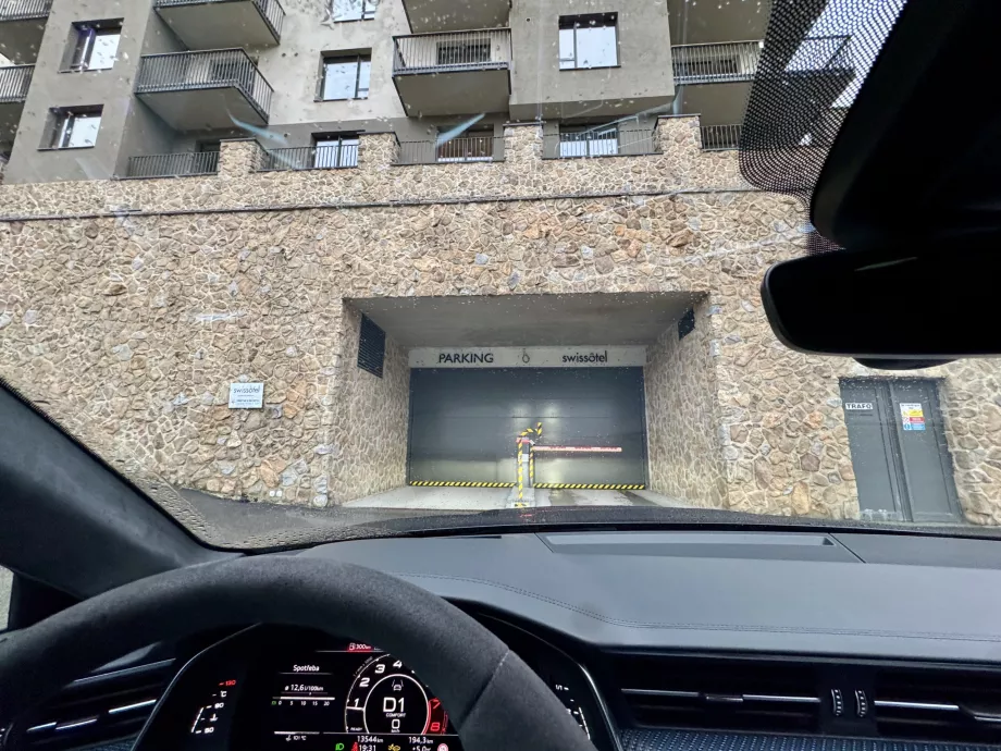 Intrarea în garaj
