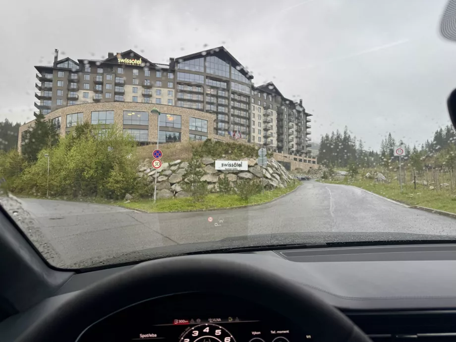 Cum să ajungeți la Swissôtel Damian Jasna