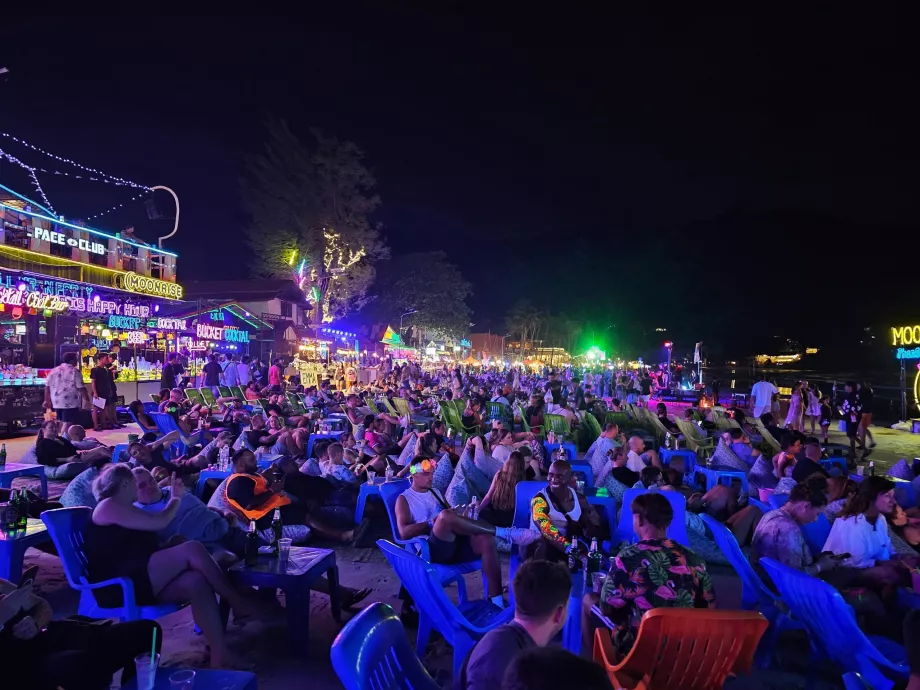 Petrecere cu lună plină