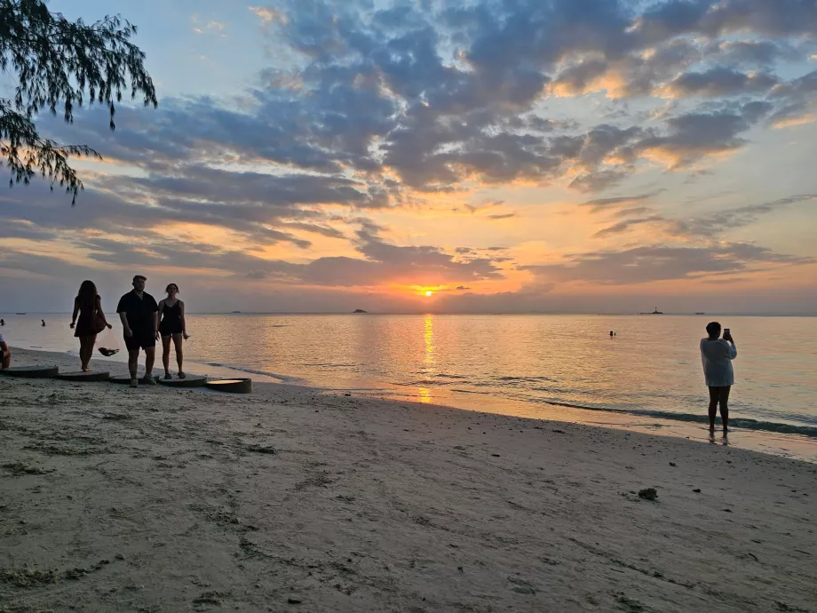 Apus de soare la Zen Beach