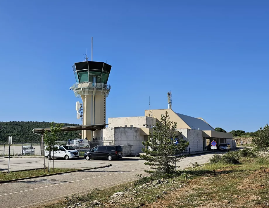 Aeroportul Brac - Terminalul principal