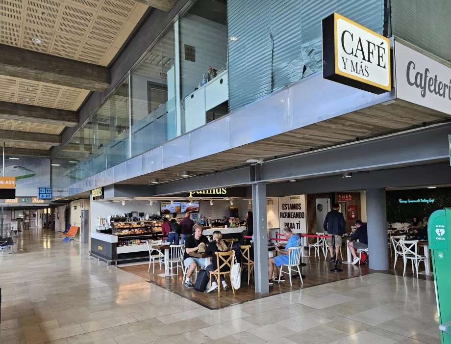 Cafenele după controlul de securitate